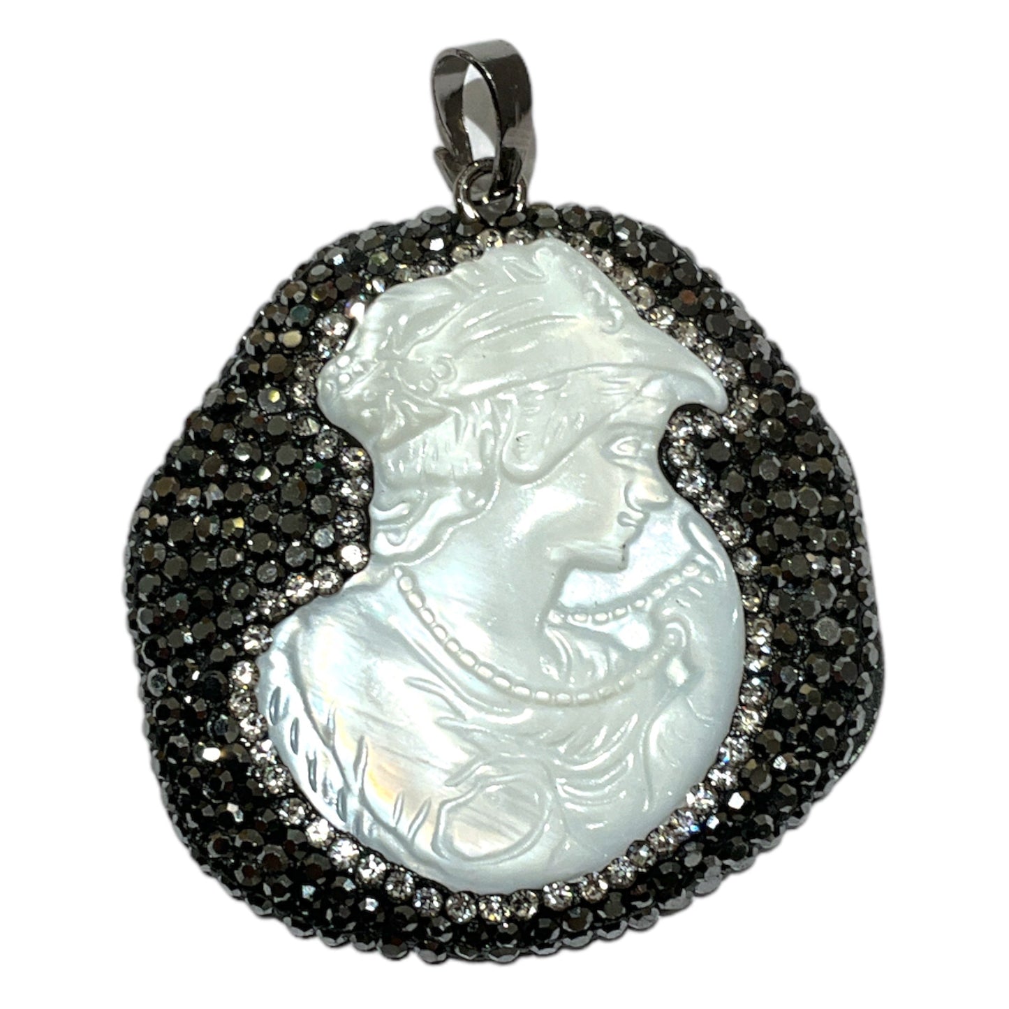 Pendentif camée femme en nacre en strass