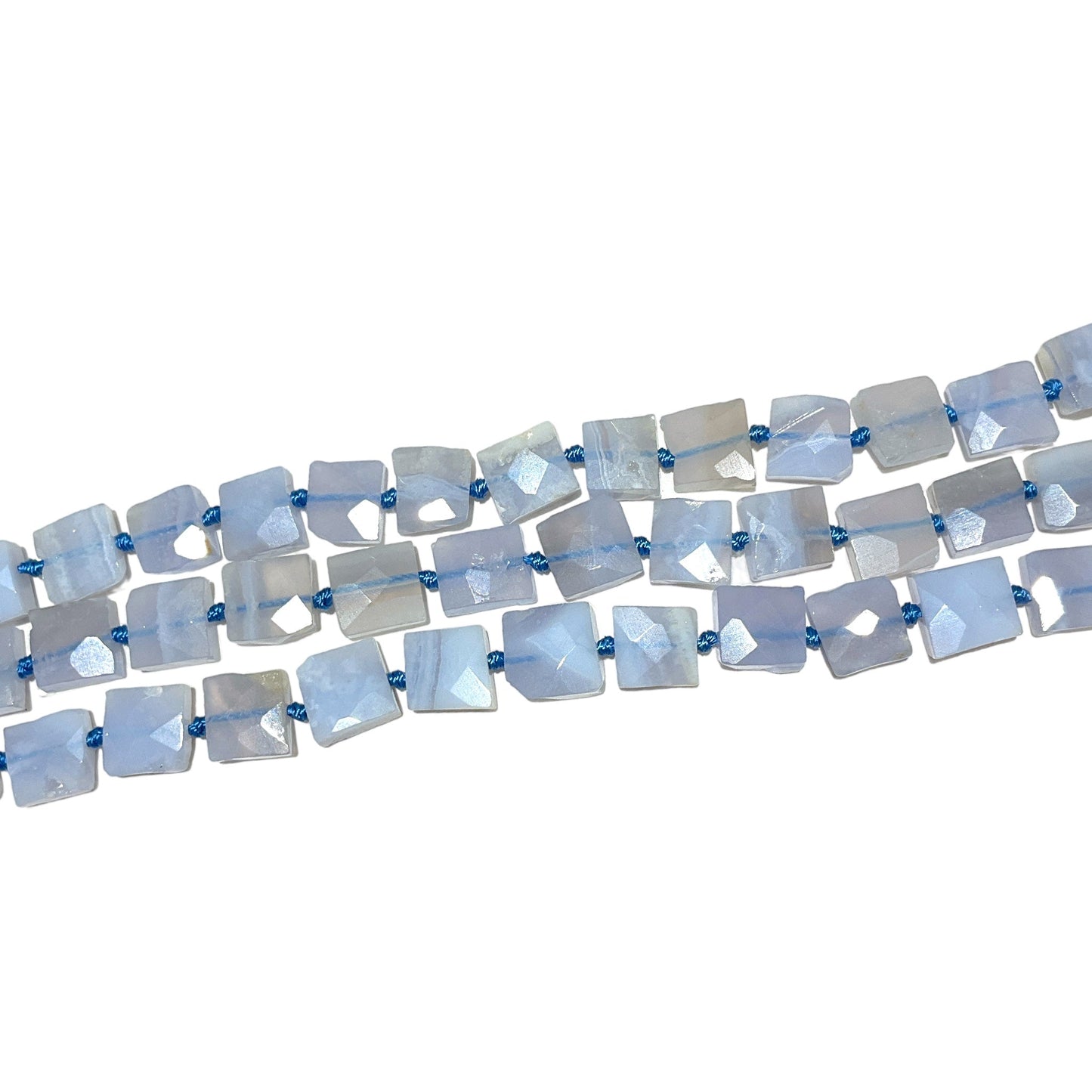 Fil Calcédoine bleue forme carrée facettée 10x10mm